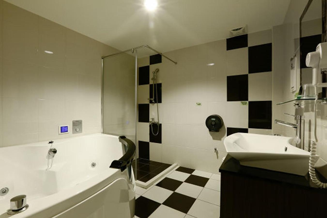 Hua Xiang Motel - Arena 高雄市 エクステリア 写真